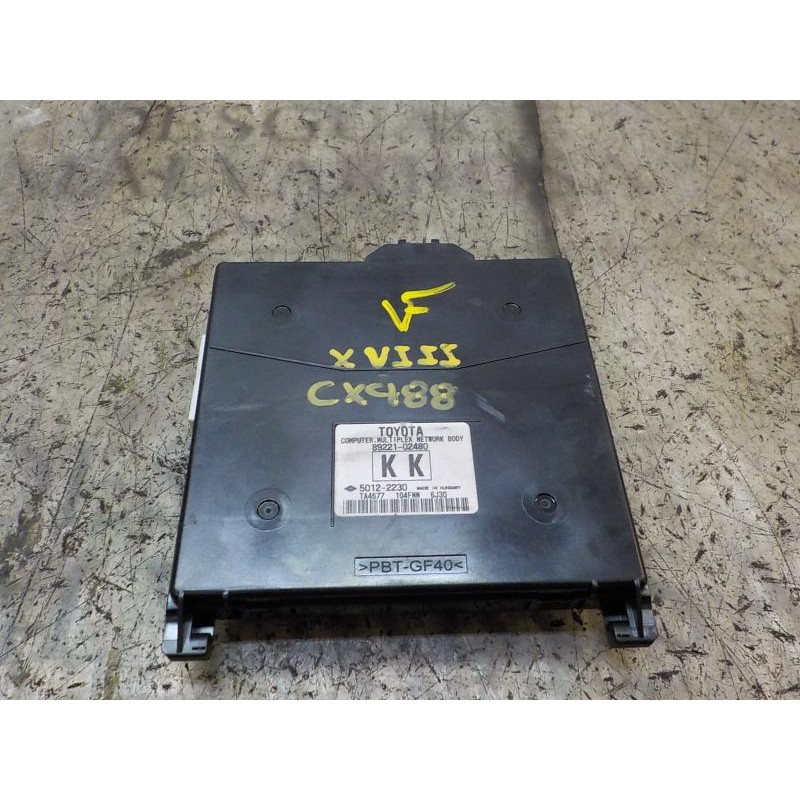 Recambio de caja reles / fusibles para toyota auris 1.8 16v cat (híbrido) referencia OEM IAM 8922002560 8922102480 