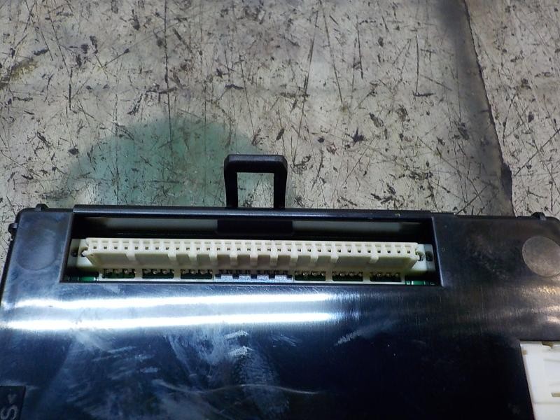 Recambio de caja reles / fusibles para toyota auris 1.8 16v cat (híbrido) referencia OEM IAM 8922002560 8922102480 