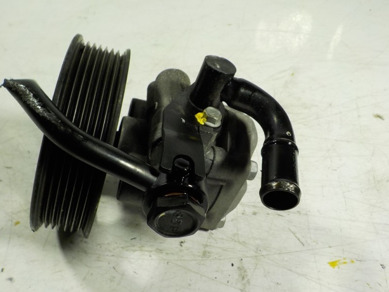 Recambio de bomba direccion para kia sorento 2.5 crdi referencia OEM IAM  6422A113 