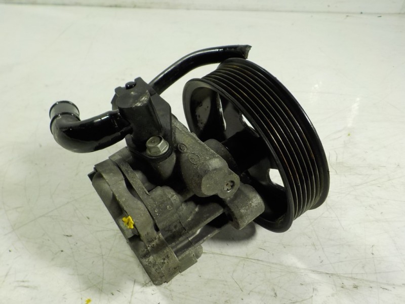 Recambio de bomba direccion para kia sorento 2.5 crdi referencia OEM IAM  6422A113 