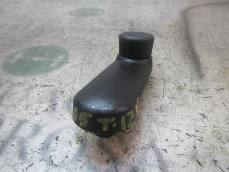 Recambio de maneta elevalunas trasera izquierda para dacia logan ambiance referencia OEM IAM 8200673745  