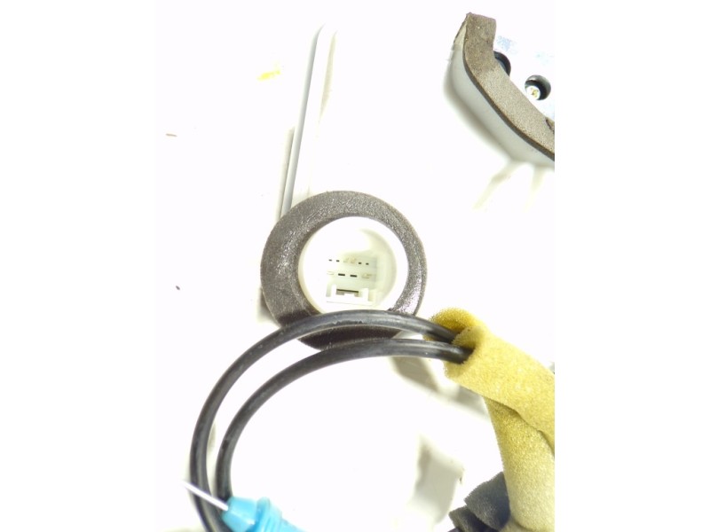 Recambio de cerradura puerta delantera derecha para toyota prius+ advance referencia OEM IAM 6903062010 90819132 90819132