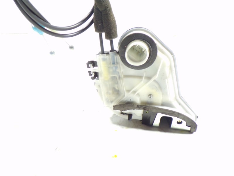 Recambio de cerradura puerta trasera derecha para toyota prius+ advance referencia OEM IAM 6905048060 9081909 9081909