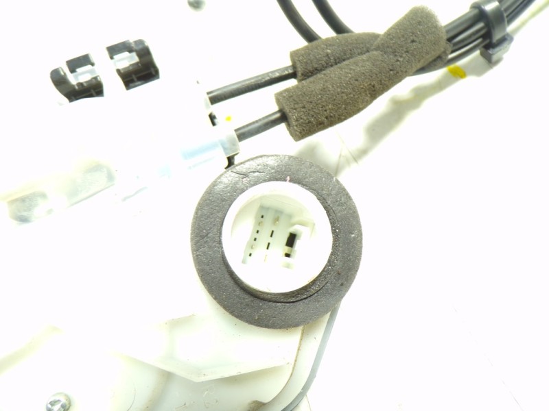 Recambio de cerradura puerta trasera derecha para toyota prius+ advance referencia OEM IAM 6905048060 9081909 9081909