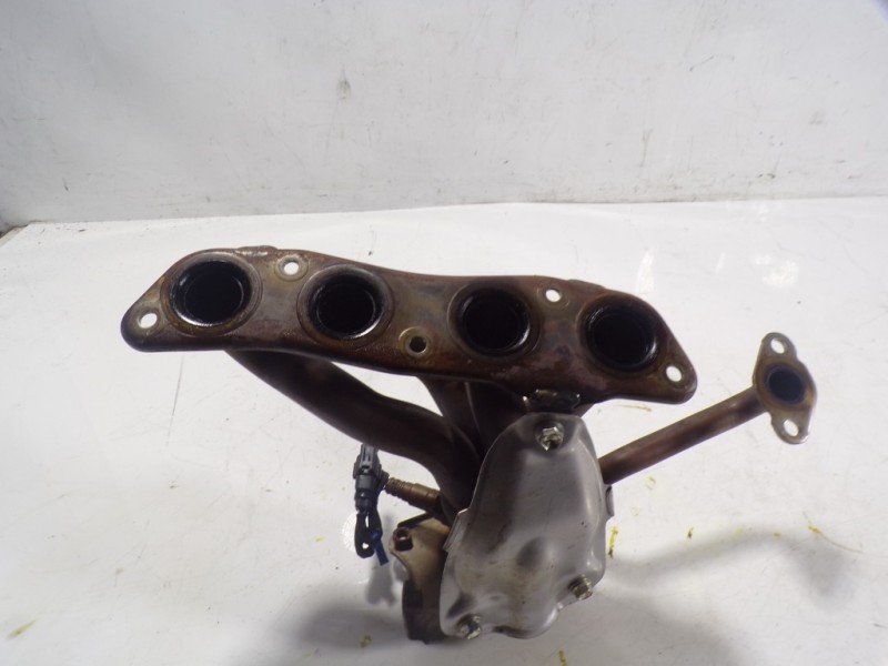 Recambio de colector escape para toyota prius+ advance referencia OEM IAM 1714137150  