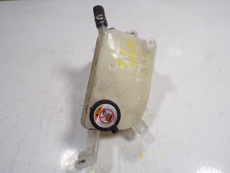 Recambio de deposito expansion para toyota prius+ advance referencia OEM IAM 1648028080 1648028080 