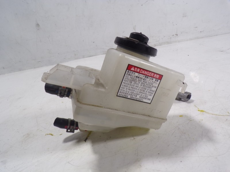 Recambio de deposito servo para toyota prius+ advance referencia OEM IAM 4722047080  