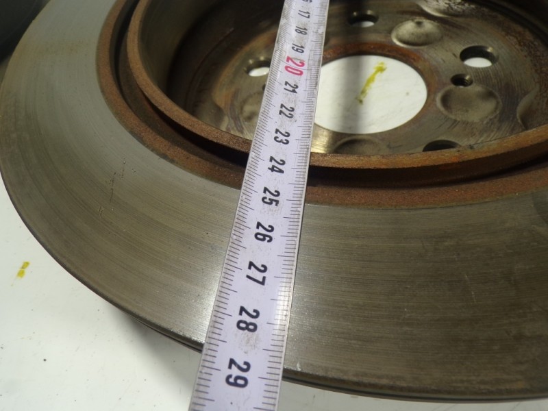 Recambio de disco freno trasero para toyota prius+ advance referencia OEM IAM 4243147080  