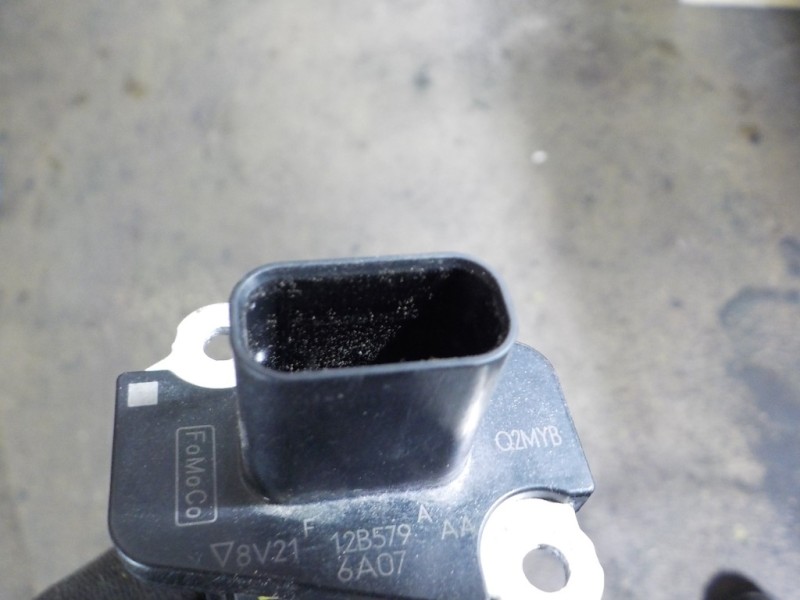 Recambio de caudalimetro para ford transit courier 1.5 tdci cat referencia OEM IAM 1890370 8V2112B579AA 