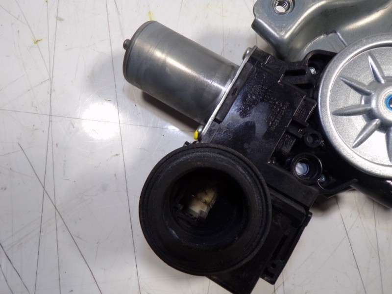 Recambio de elevalunas delantero derecho para toyota prius+ advance referencia OEM IAM 6980121020 8571062010 0620204011