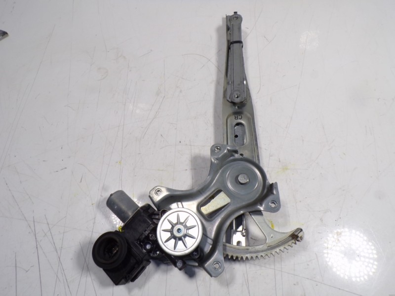 Recambio de elevalunas trasero derecho para toyota prius+ advance referencia OEM IAM 6980121020 8571047160 