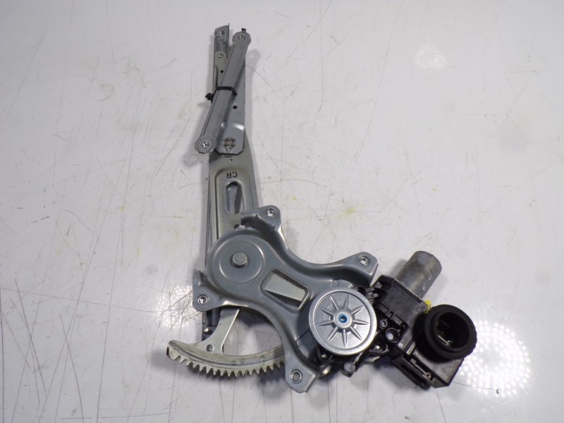 Recambio de elevalunas trasero izquierdo para toyota prius+ advance referencia OEM IAM 6980221010 8572047170 