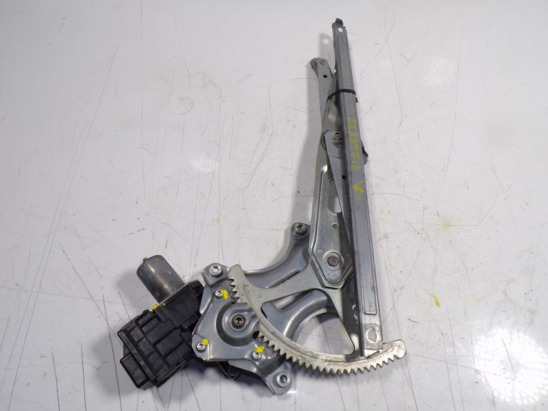 Recambio de elevalunas trasero izquierdo para toyota prius+ advance referencia OEM IAM 6980221010 8572047170 