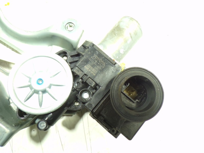 Recambio de elevalunas trasero izquierdo para toyota prius+ advance referencia OEM IAM 6980221010 8572047170 