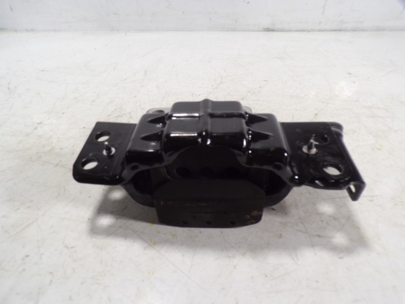 Recambio de soporte motor izquierdo para volkswagen polo 1.0 tsi referencia OEM IAM 2Q0199555AF  