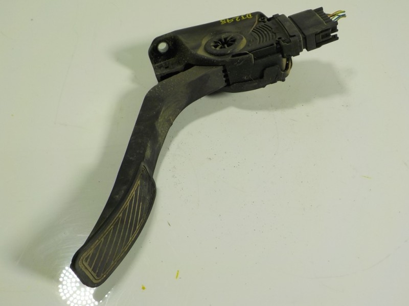 Recambio de potenciometro pedal para ford transit courier 1.5 tdci cat referencia OEM IAM 2120072 8V219F836AB 