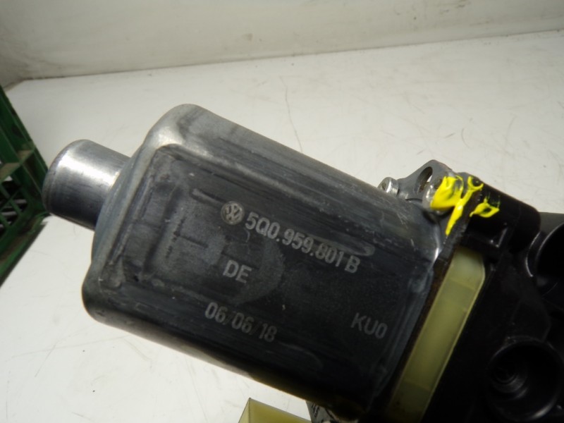 Recambio de motor elevalunas delantero izquierdo para seat leon (5f1) 1.6 tdi referencia OEM IAM 5Q0959801B 5Q0959801B 