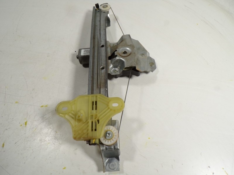 Recambio de elevalunas trasero derecho para renault captur 0.9 tce referencia OEM IAM 827009380R 12800147101D 12800147101D