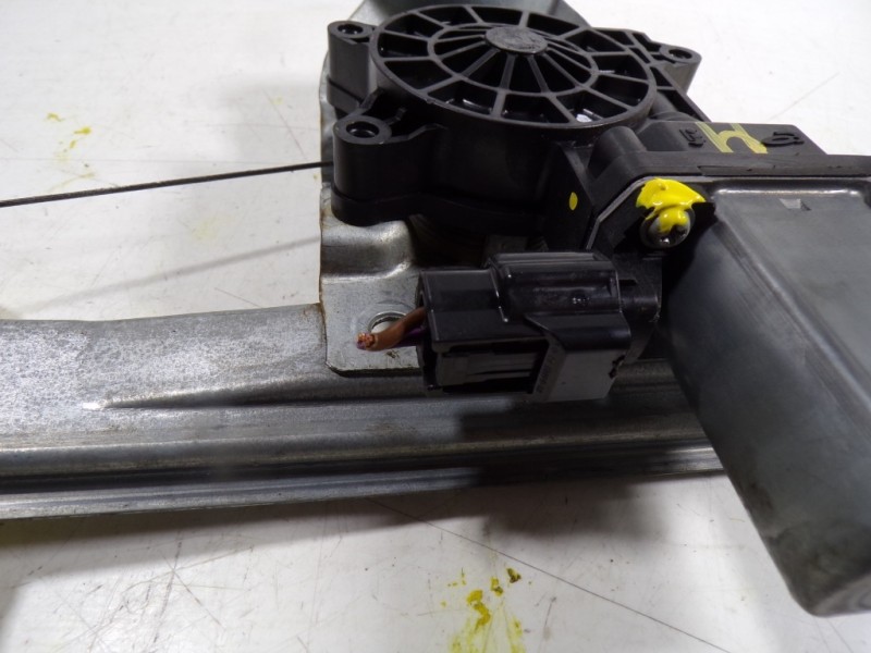 Recambio de elevalunas trasero derecho para renault captur 0.9 tce referencia OEM IAM 827009380R 12800147101D 12800147101D