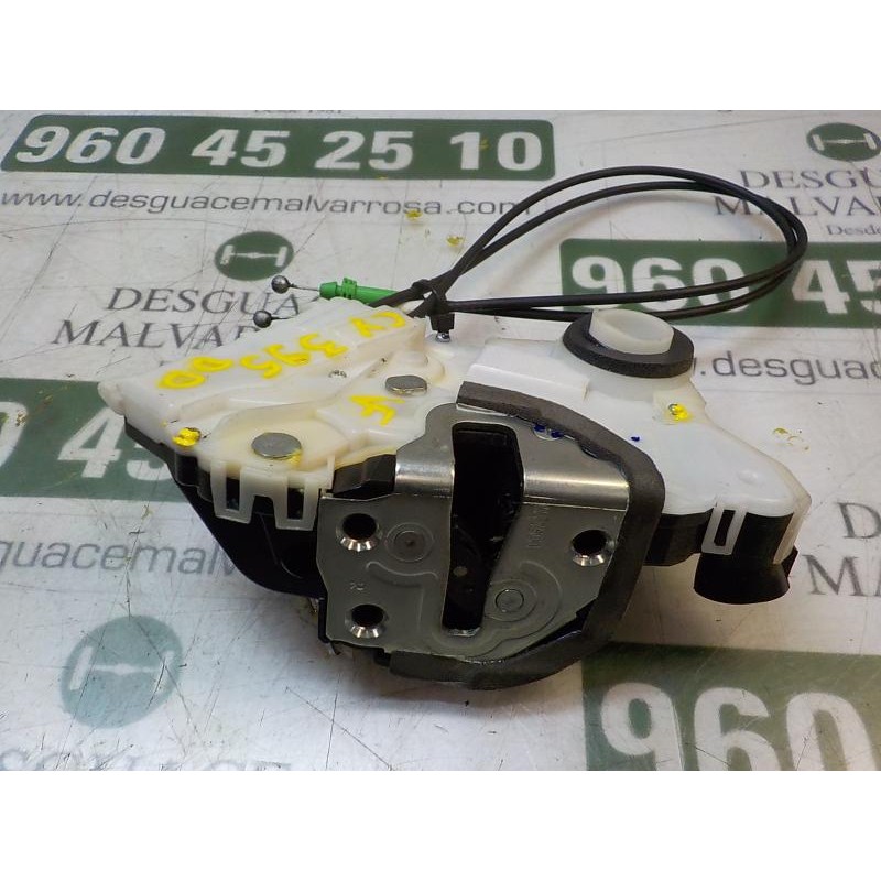 Recambio de cerradura puerta delantera derecha para toyota yaris 1.4 turbodiesel cat referencia OEM IAM 690300D320  