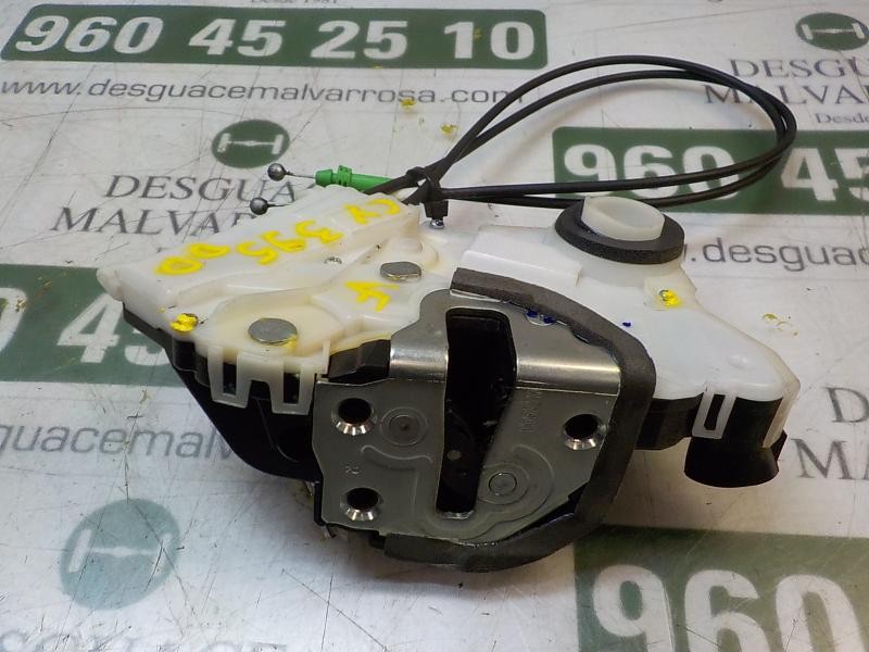 Recambio de cerradura puerta delantera derecha para toyota yaris 1.4 turbodiesel cat referencia OEM IAM 690300D320  