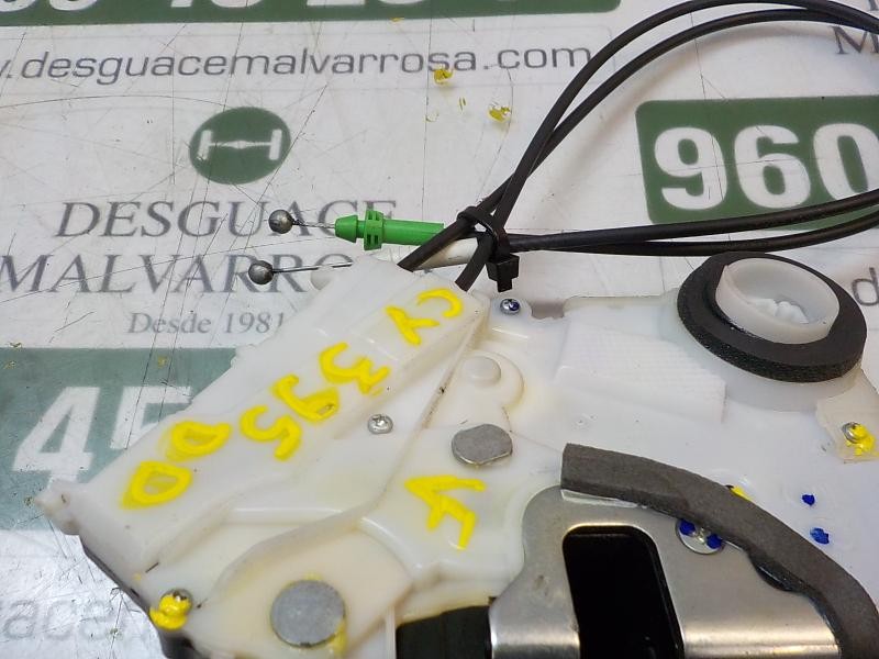 Recambio de cerradura puerta delantera derecha para toyota yaris 1.4 turbodiesel cat referencia OEM IAM 690300D320  