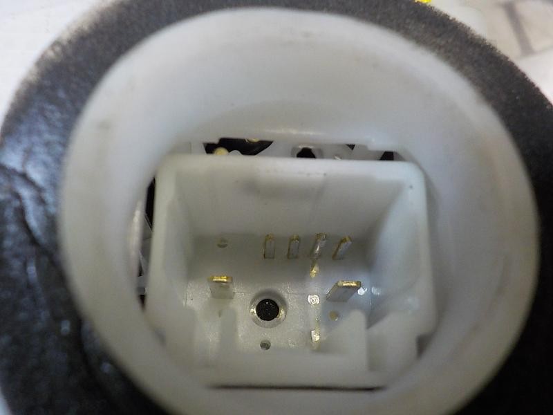 Recambio de cerradura puerta delantera izquierda para toyota yaris 1.4 turbodiesel cat referencia OEM IAM 690400D140  