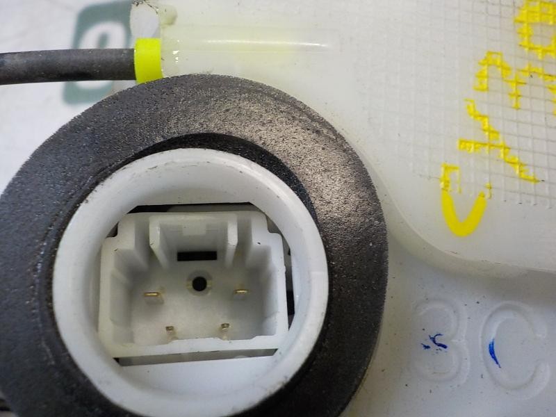 Recambio de cerradura puerta trasera derecha para toyota yaris 1.4 turbodiesel cat referencia OEM IAM 690500D110  