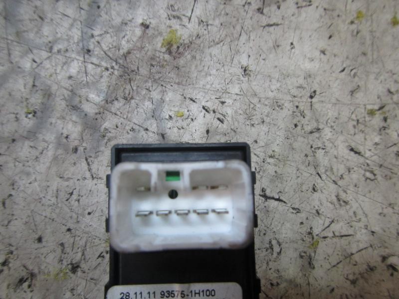 Recambio de mando elevalunas delantero derecho para kia cee´d sporty wagon concept referencia OEM IAM 935751H100EQ  