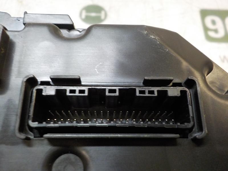 Recambio de cuadro instrumentos para toyota yaris 1.4 turbodiesel cat referencia OEM IAM 838000DQ20 8380002Q20 