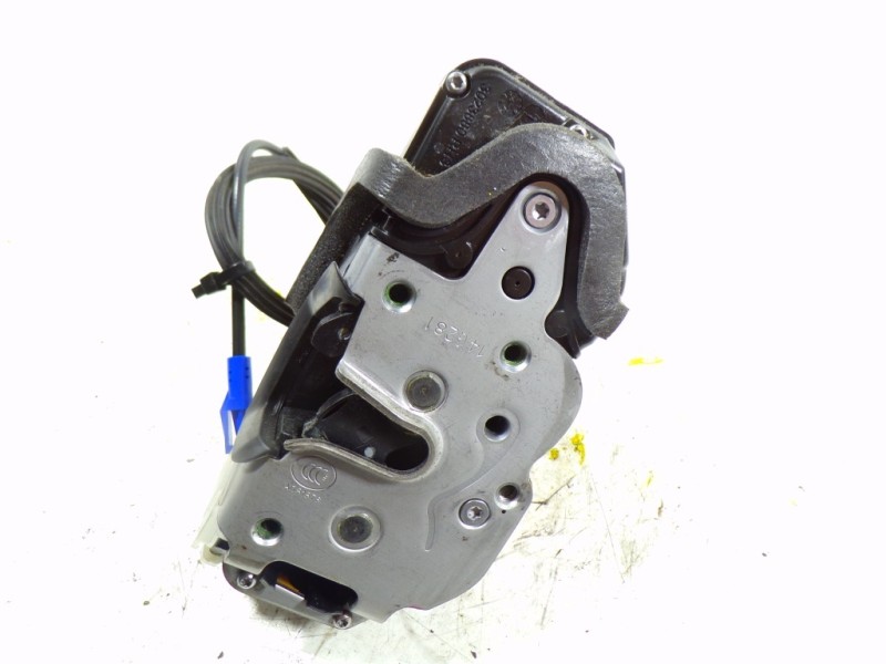 Recambio de cerradura puerta delantera derecha para opel zafira tourer 2.0 cdti cat referencia OEM IAM 13579523 13579523 