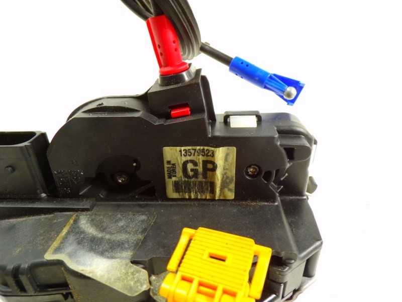 Recambio de cerradura puerta delantera derecha para opel zafira tourer 2.0 cdti cat referencia OEM IAM 13579523 13579523 