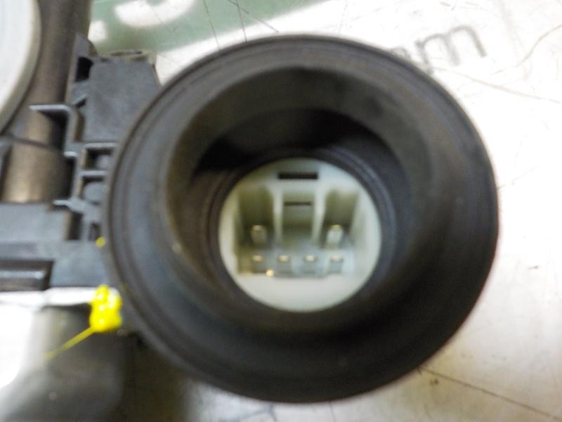 Recambio de elevalunas trasero izquierdo para toyota yaris 1.4 turbodiesel cat referencia OEM IAM 698400D220  