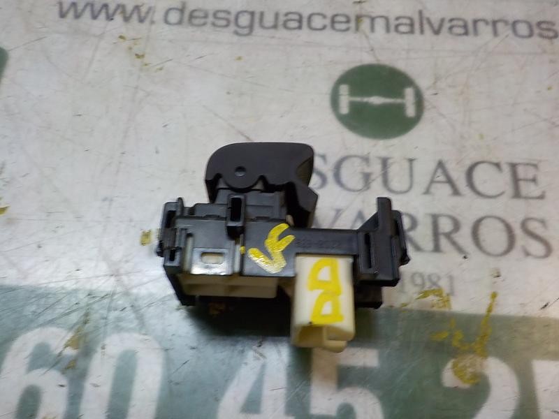 Recambio de mando elevalunas delantero derecho para toyota yaris 1.4 turbodiesel cat referencia OEM IAM 848100D030  