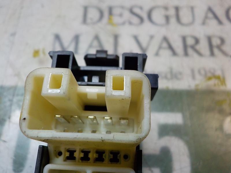 Recambio de mando elevalunas delantero derecho para toyota yaris 1.4 turbodiesel cat referencia OEM IAM 848100D030  