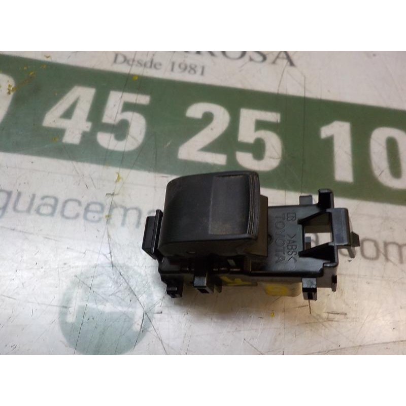 Recambio de mando elevalunas trasero derecho para toyota yaris 1.4 turbodiesel cat referencia OEM IAM 848100D030  