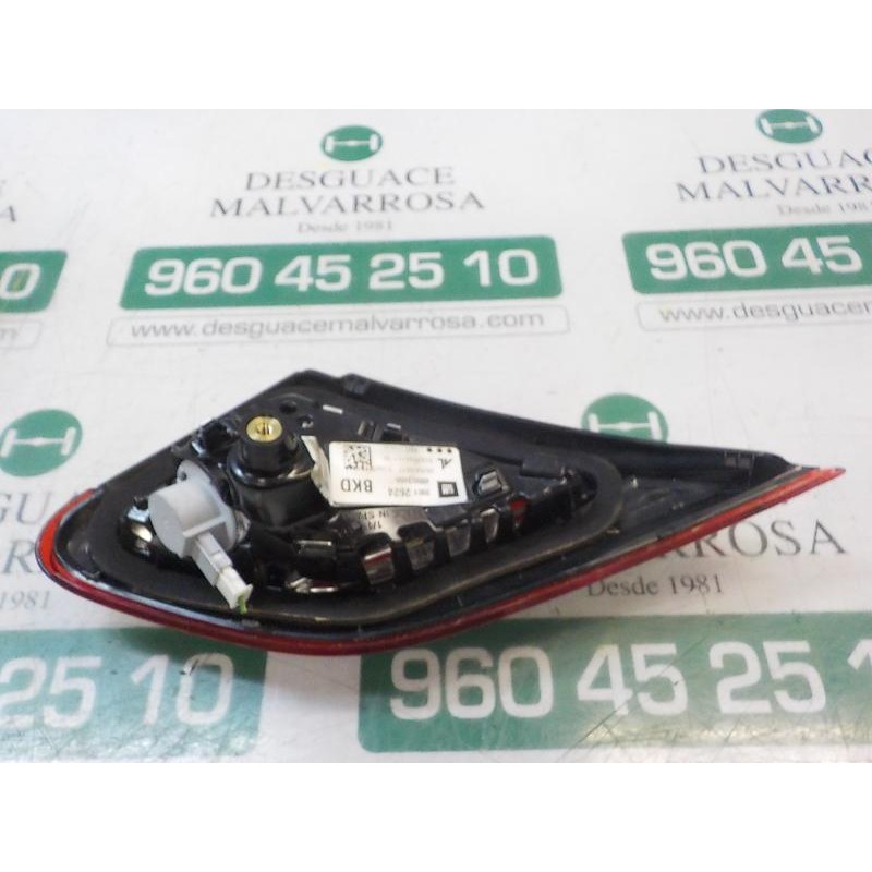 Recambio de piloto trasero derecho interior para opel corsa e selective referencia OEM IAM 13454501  