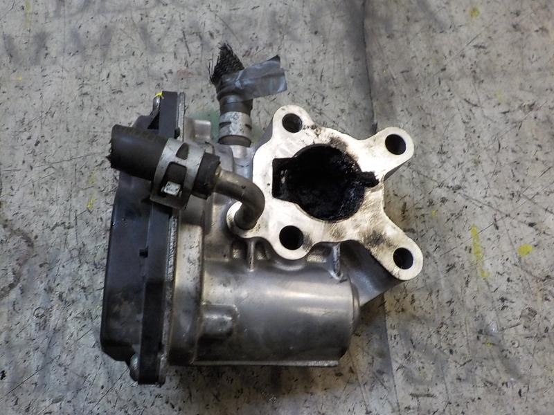 Recambio de valvula egr para toyota yaris 1.4 turbodiesel cat referencia OEM IAM 2580033011 2580033011 