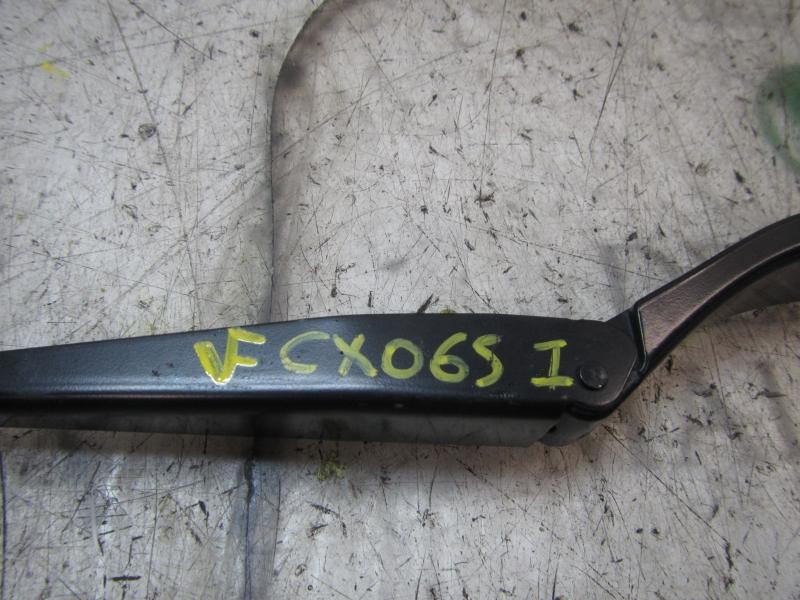 Recambio de brazo limpia delantero izquierdo para peugeot 308 active referencia OEM IAM 1610670580  