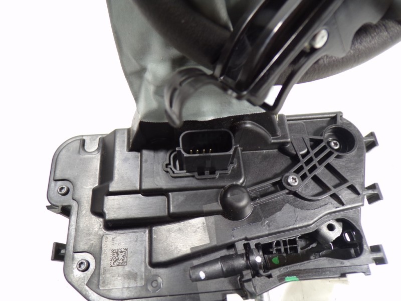 Recambio de cerradura puerta delantera derecha para ford focus 1.0 ecoboost cat referencia OEM IAM 2537219  