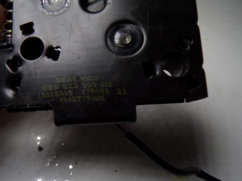 Recambio de cerradura capot para audi a1 sportback (gba) 1.0 tfsi referencia OEM IAM 82A823509 82A82350901S 