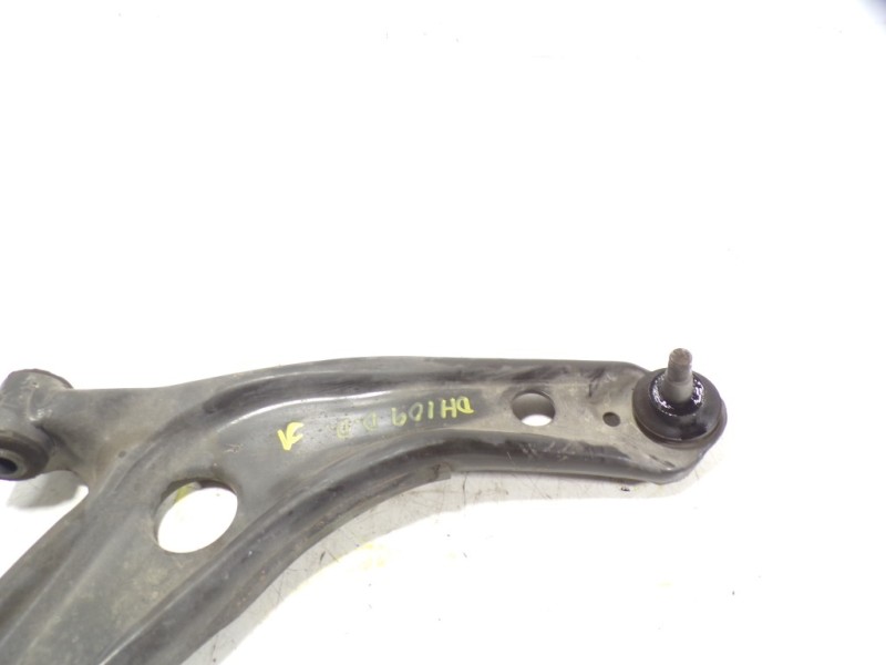 Recambio de brazo suspension inferior delantero derecho para toyota yaris 1.3 16v cat referencia OEM IAM 4806809150  