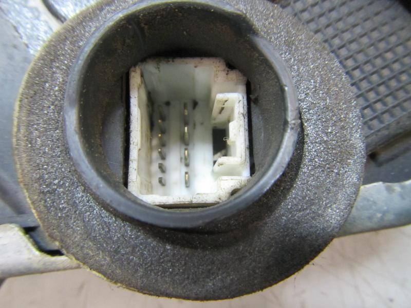 Recambio de cerradura puerta delantera derecha para lexus rx 3.3 v6 24v cat referencia OEM IAM 6903048070  