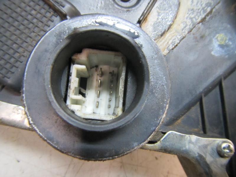 Recambio de cerradura puerta delantera izquierda para lexus rx 3.3 v6 24v cat referencia OEM IAM 6904048070  