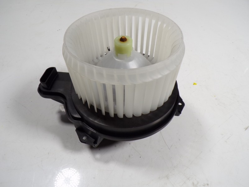 Recambio de motor calefaccion para ford focus 1.0 ecoboost cat referencia OEM IAM 2528635 EB1D2B2PAA03 