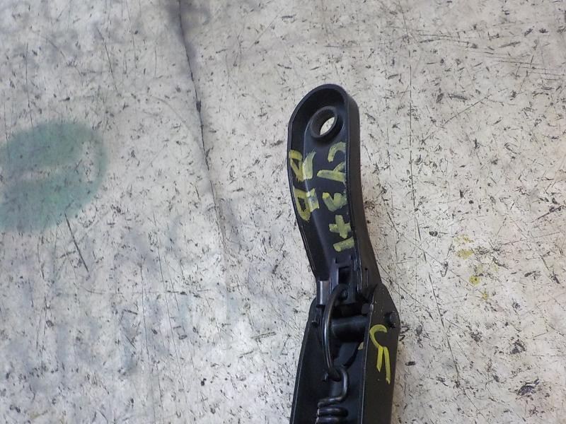 Recambio de brazo limpia delantero derecho para peugeot 207 1.6 16v hdi fap referencia OEM IAM   