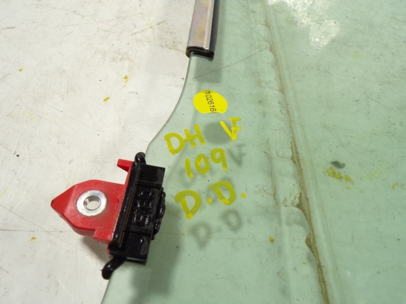 Recambio de cristal puerta delantero derecho para toyota yaris 1.3 16v cat referencia OEM IAM 681100D191  