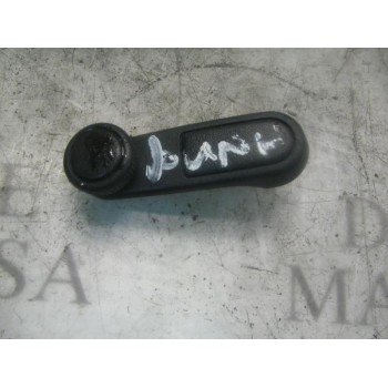 MANETA ELEVALUNAS TRASERA IZQUIERDA 