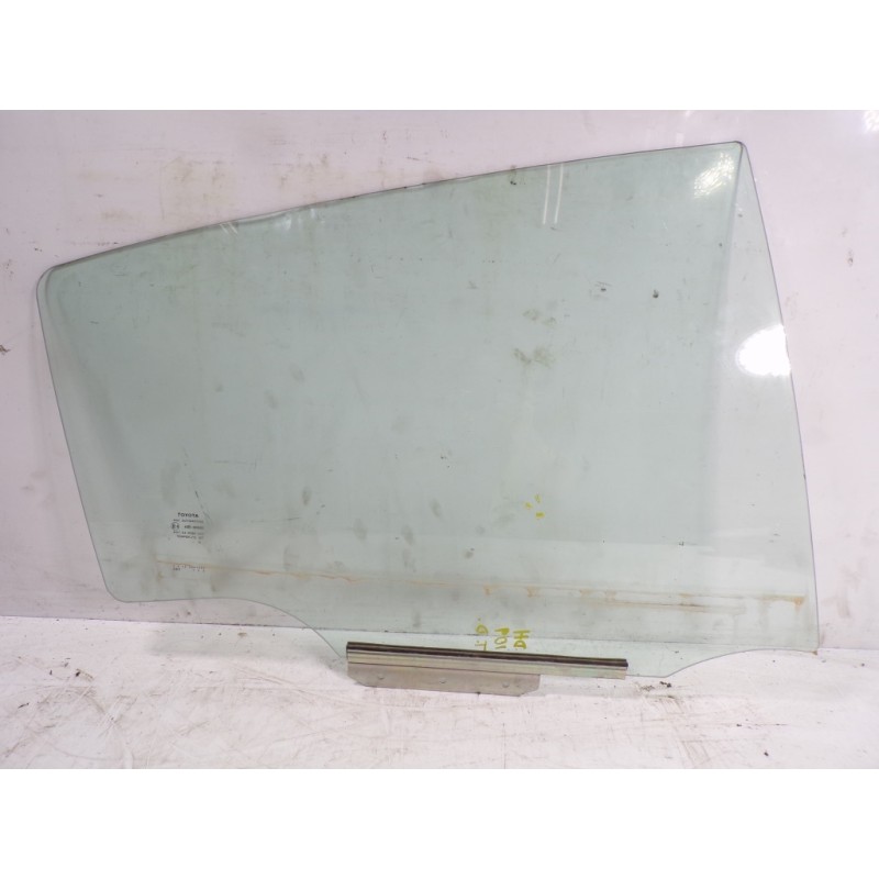 Recambio de cristal puerta trasero derecho para toyota yaris 1.3 16v cat referencia OEM IAM 681300D200  