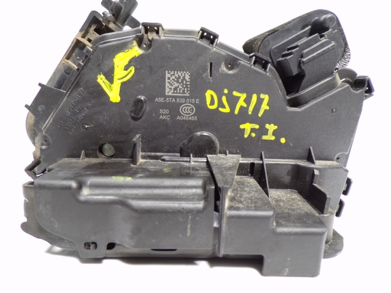 Recambio de cerradura puerta trasera izquierda para volkswagen golf vii lim. 1.0 tsi referencia OEM IAM 5TA839015E 5TA839015E 